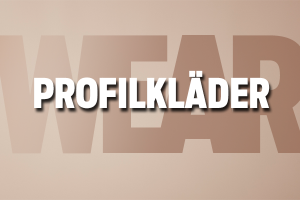 N&auml;r du b&auml;r profilkl&auml;der med tryck tar ditt varum&auml;rke en helt ny position. Med hj&auml;lp av t ex m&auml;rken eller brodyr ger du ditt varum&auml;rke ny v&auml;xtkraft. L&aring;t profilkl&auml;derna s&auml;tta tonen f&ouml;r ditt syfte, en dressad profil eller en bekv&auml;m och avslappnad stil. I v&aring;rt breda sortiment hittar du profilkl&auml;der f&ouml;r tryck i alla prisklasser med ett brett spektra av s&aring;v&auml;l modeller som storlekar och f&auml;rger. De allra flesta plagg &auml;r avsedda f&ouml;r tryck.